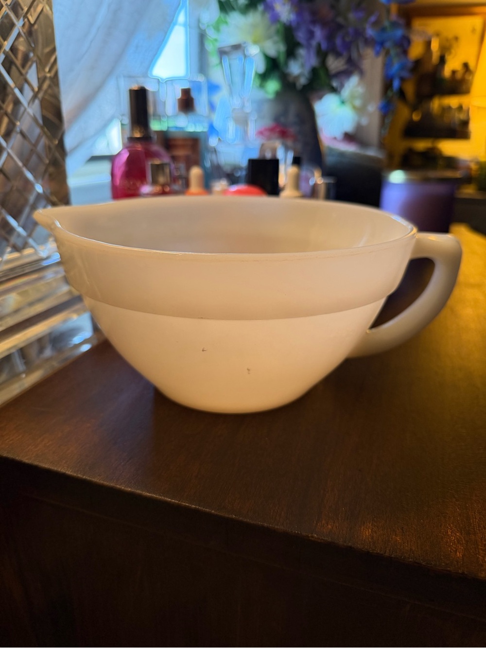 Vintage Fire King Milk Glass Batter Mixing Bowl Spout D Handle, great condition
